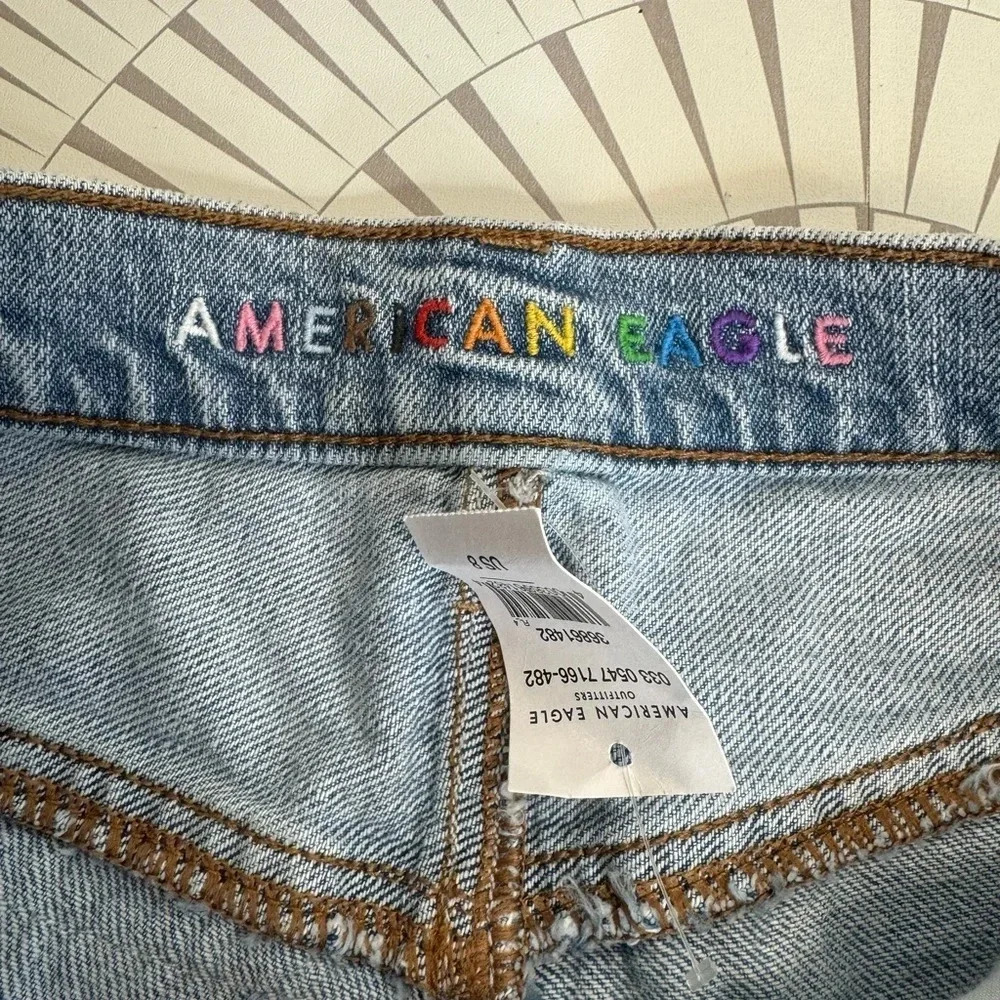 American Eagle Women’s NWT Highest Rise 90’s Boyfriend Short Size 8 Distressing - Picture 4 of 10